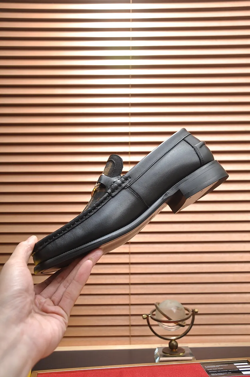 Men's shoes💰560💶[FENDI] The latest high-end men's shoes in Hong Kong! Original quality. The upper is made of imported cowhide material and cowhide lining! Super comfortable on the foot, original wear-resistant outsole, luxurious, fashionable, casual and versatile! Size: 38-45 (45 customized)